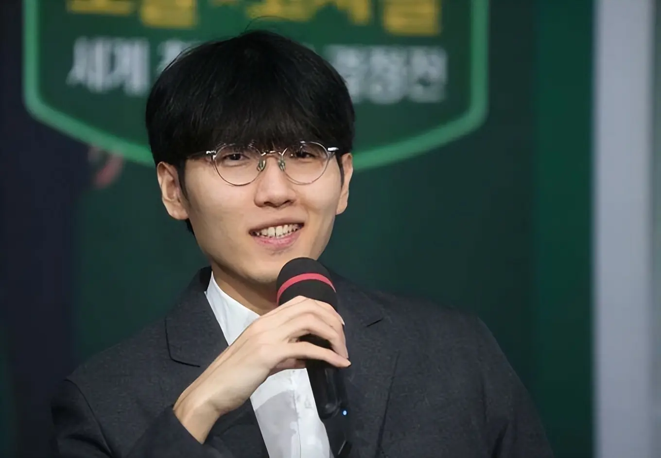 年的国手山, 承认 年的国手山, 承认